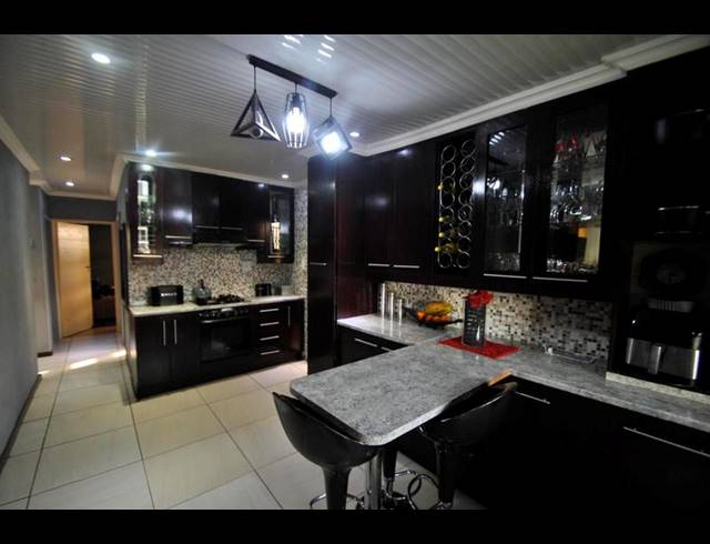 4 BEDROOM HOUSE FOR SALE IN DAWN PARK